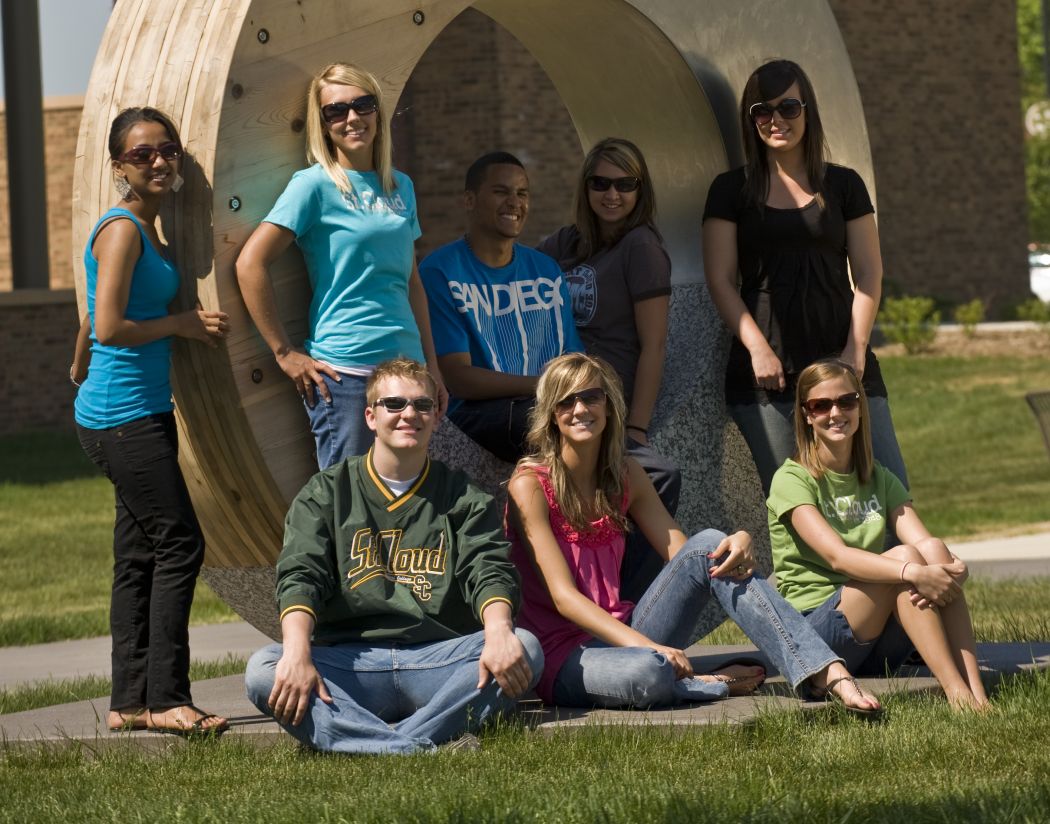college students in 2009 in front of the Donut