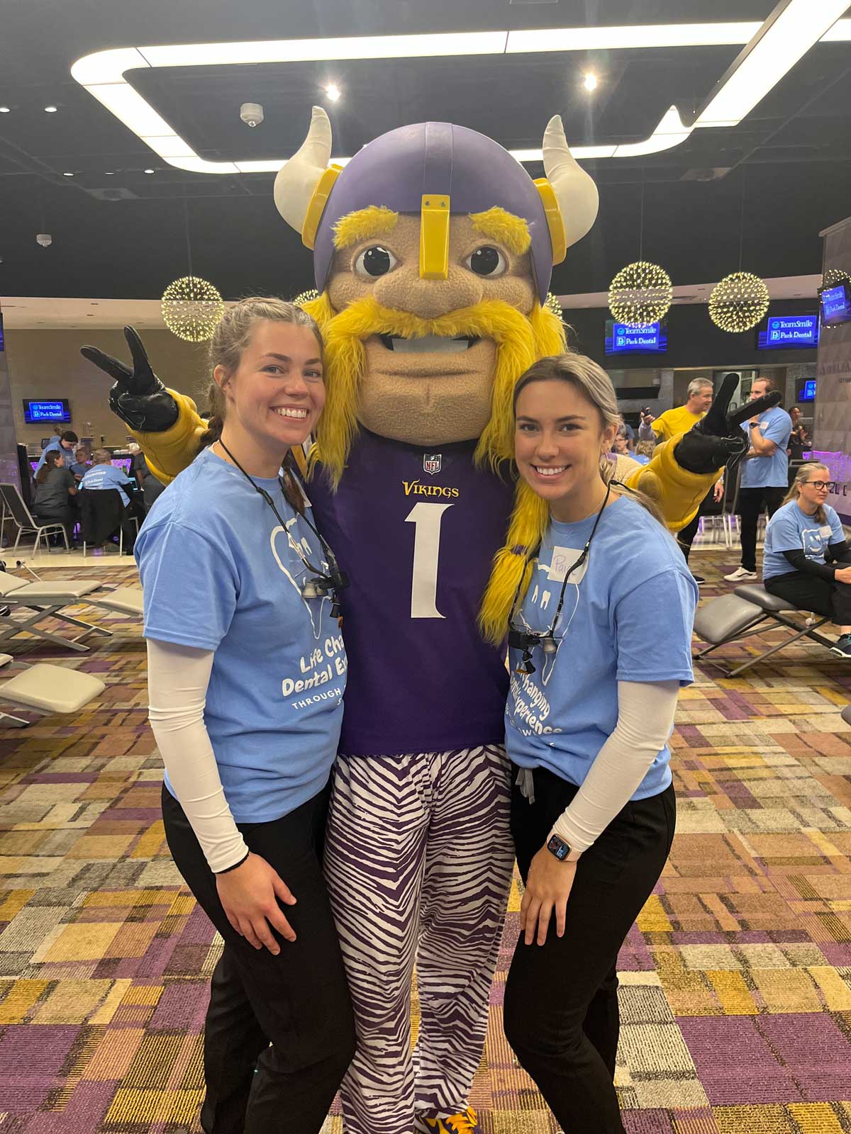 Two DH students with Vikings mascot