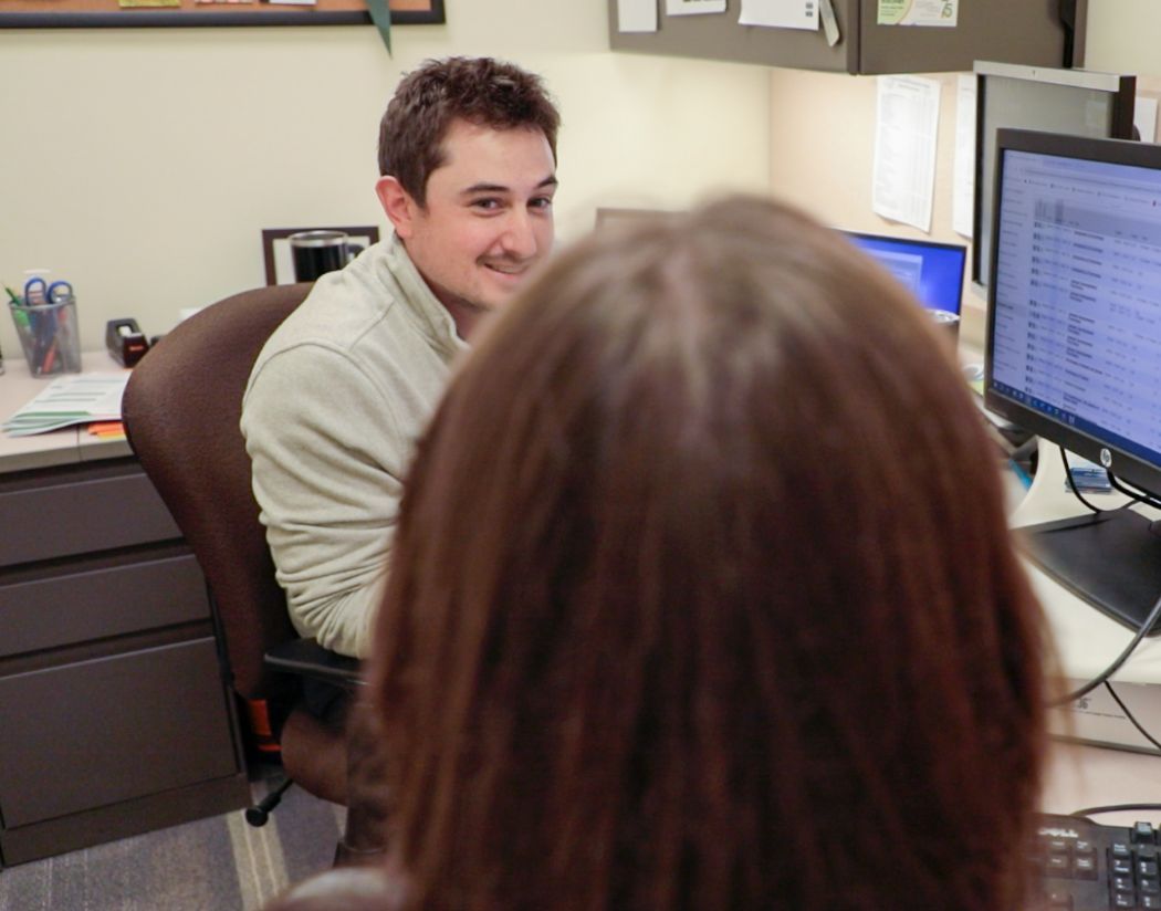 advisor and student, computer screen with class info visable