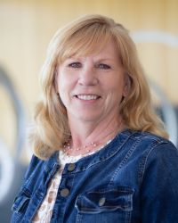Lori Russell headshot